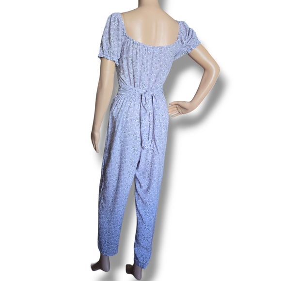 HOLLISTER Women's Lilac Ditsy Floral Print Wrap Front Jumpsuit - Picture 8 of 16